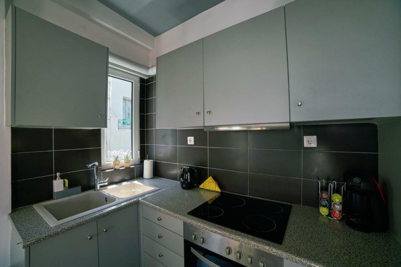V&V Central & Elegant Apartment เอเธนส์ ภายนอก รูปภาพ